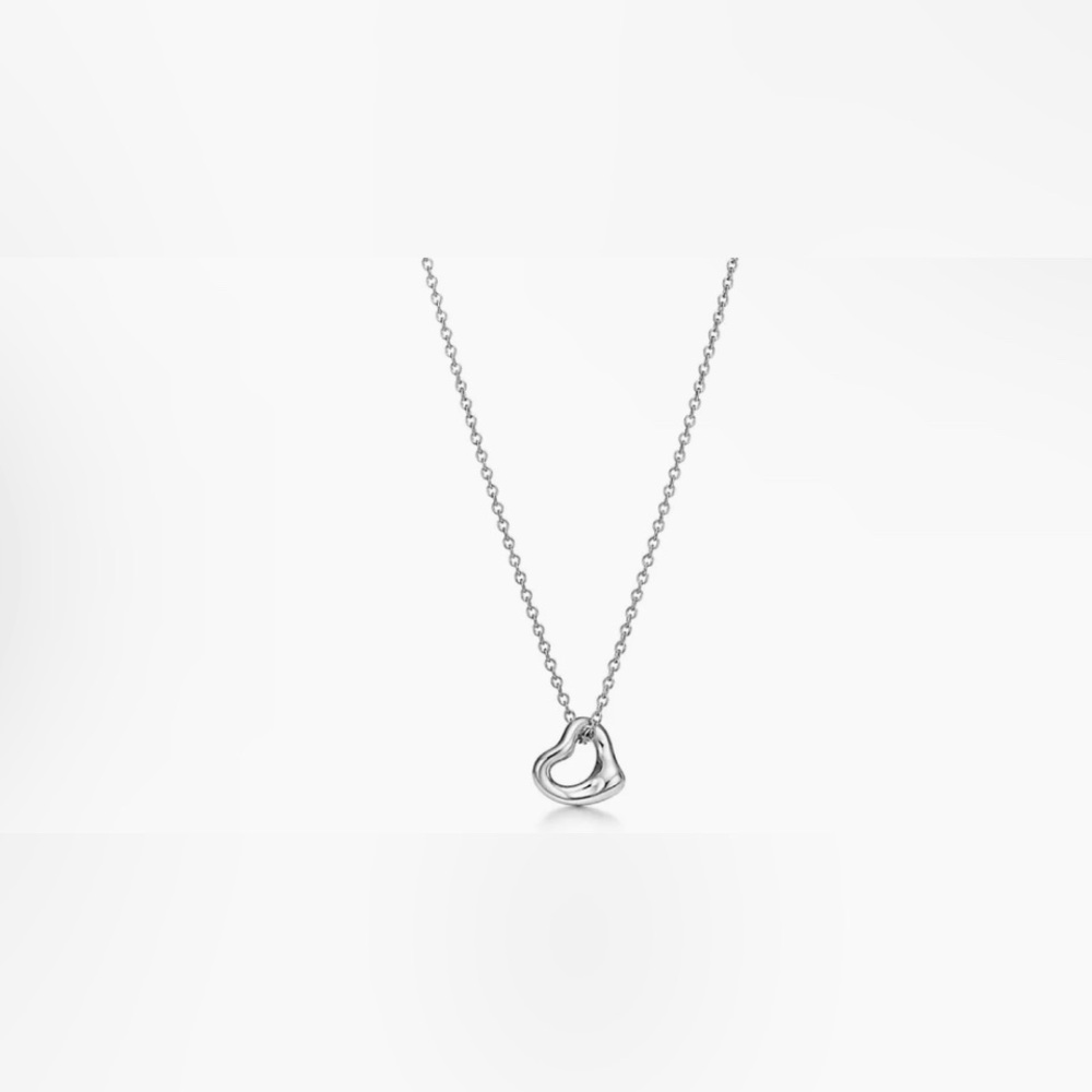Elsa Peretti®
Open Heart Pendant in
Sterling Silver, 7 mm